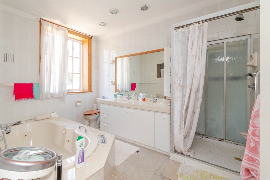 6 Bedroom Property for Sale in Fresnaye Western Cape